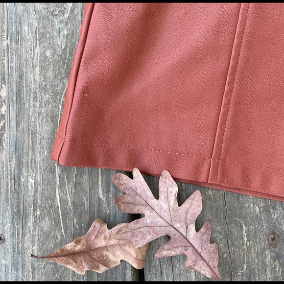 Imitation Leather Mini Skirt - Picture 7 of 7